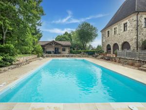 Vibrant Holiday Home in Sainte Trie with Private Pool