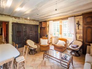 Maisons de vacances Vibrant Holiday Home in Sainte Trie with Private Pool : photos des chambres