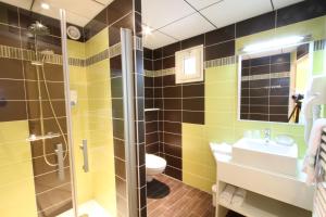 Hotels Logis Hotel Restaurant Le Grand Turc : Chambre Double Confort Plus