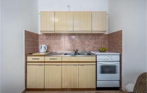 Awesome Apartment In Jadranovo With 2 Bedrooms