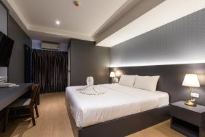 Phòng Đôi hoặc Hai Giường Đơn Loại Sang (Deluxe Double or Twin Room)