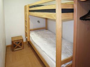 Appartement skis aux pieds avec piscine intérieure, proche services - FR-1-322-478