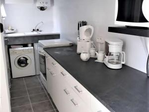 Mobilhome à Dolus-dOléron (17) avec terrasse, cuisine dété et proche plages - 4 couchages - FR-1-246A-120