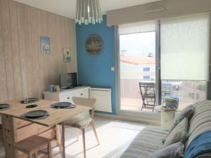 Appartements Appartement Saint-Gilles-Croix-de-Vie, 2 pieces, 4 personnes - FR-1-224-788 : photos des chambres
