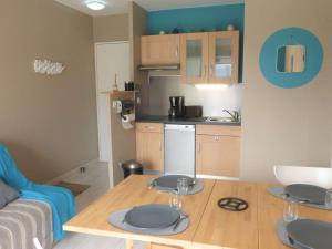 Appartement avec balcon, accès direct à la plage, garage privatif - FR-1-224-788