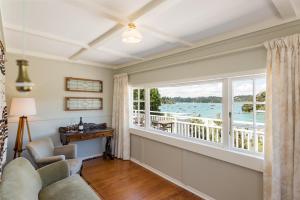 Arcadia Lodge Russell