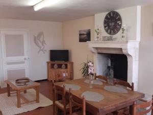 Maisons de vacances Maison de plain-pied avec etang, draps et menage inclus - FR-1-591-352 : photos des chambres