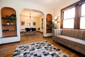 Charming 3Bdrm●Perfect Location ● Award Winning Beds