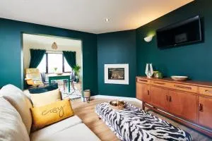 Maes Y Mel- A Couples, Pet Friendly, Rural Romantic Getaway with countryside views - Llanwinio