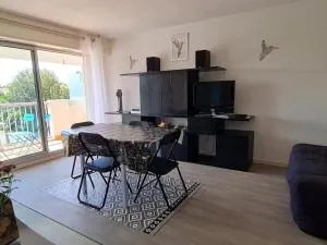 Appartement Ensoleillé avec Terrasse et Parking au Centre de Meschers, Proche Plages et Commerces - FR-1-550-38 - Sémussac