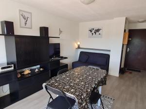 Appartements Appartement Ensoleille avec Terrasse et Parking au Centre de Meschers, Proche Plages et Commerces - FR-1-550-38 : photos des chambres