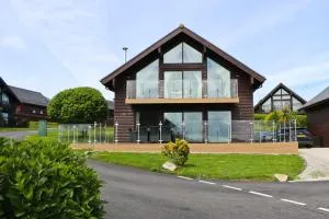 ON-SITE WATERSPORTS luxury lodge - Saint Columb Major