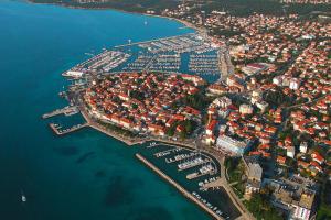 Happy Apartments, Biograd