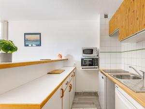 Apartment Les Maisons de lOcéan-7 by Interhome