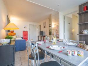 Apartment Terrasses de la Baronnie-3 by Interhome