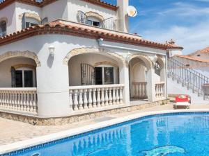 Holiday Home Villa Kikidona by Interhome