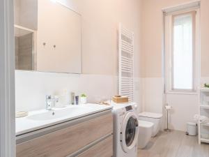 The Best Rent - Apartment with balcony in Milan downtown