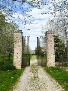 Villas Maison atypique dans parc au coeur de Thiberville : photos des chambres