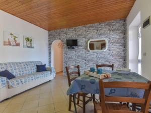 Apartment La Paradisa-2 by Interhome