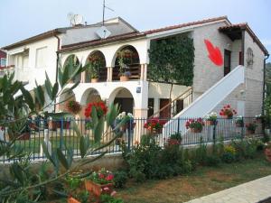 Apartment Dady with a large covered terrace