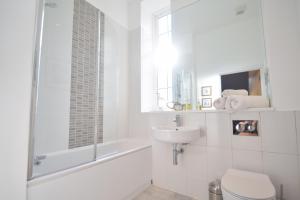 Beautiful flat in luxury Graylingwell development