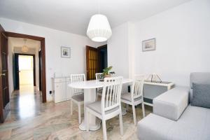 Apartamento vistas al mar y piscina