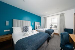 Family Room with Sea View room in The Land's End Hotel