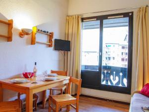 Studio Le Triolet-6 by Interhome