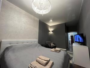 Kingsize bed SELF CHECK IN & Smart tv and FREE Parking