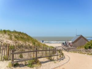 Apartment Seaside 4-02 with balcony by Interhome