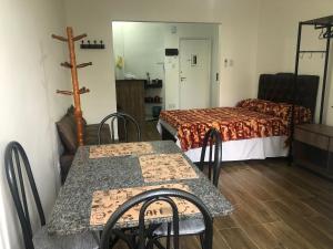 Copacabana rua tranquila e arborizada perto de tudo Posto 2