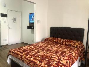 Copacabana rua tranquila e arborizada perto de tudo Posto 2