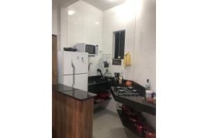 Copacabana rua tranquila e arborizada perto de tudo Posto 2