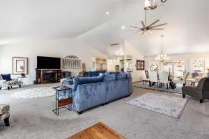 Golden Hills - Pikeview