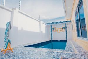 Heavenly ApHEARTment with backyard swimming pool