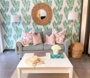 Pink Paradise at Seascape. Getaway by the beach! - بالم بيتش شورز