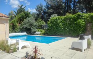 Maisons de vacances Nice Home In Nebian With 2 Bedrooms, Wifi And Outdoor Swimming Pool : photos des chambres