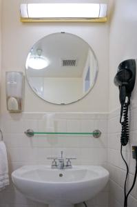 Queen Room with Shared Bathroom room in Herbert Hotel