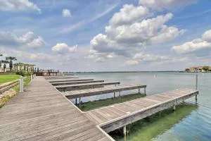 Lake LBJ Condo with Balcony and Shared Boat Docks - 马蹄湾