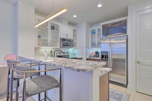 Lake LBJ Condo with Balcony and Shared Boat Docks