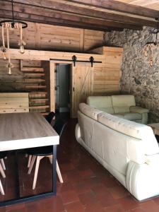 Maisons de vacances Lodge insolite au bord de riviere classe une etoile : photos des chambres