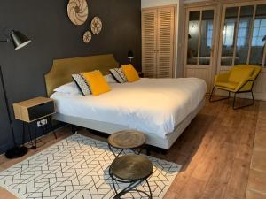 Hotels Logis Le Central : Chambre Double