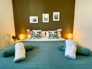 GATU PREMIUM Racimo, terraza, aire ac, piscina comun, wifi y parking " Preferente mayores de 25 años y familias "