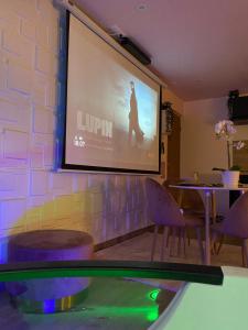 Capsule color deluxe Balnéo I écran home cinéma I console de jeux