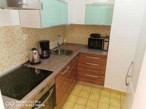 City Lake Pearl #lake Jarun#green area#free parking#cafes, tram to city, markets#balcony&sunny&easy self check in 24-7