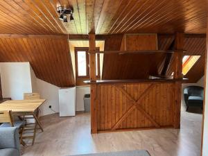 Top Floor Apartment with Mountain Views in the centre of Argeles Gazost