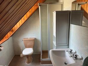 Top Floor Apartment with Mountain Views in the centre of Argeles Gazost