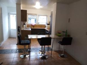 Agréable maison avec cour à 10min de Liège