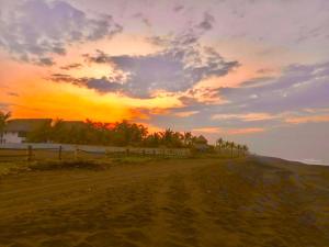 Bella casa de playa 1, junto al mar con piscina privada