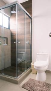 Casa con amplia terraza y vista a la alberca!